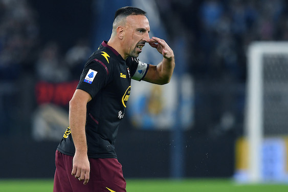 Incidente per Ribery, finisce contro un semaforo con l’auto