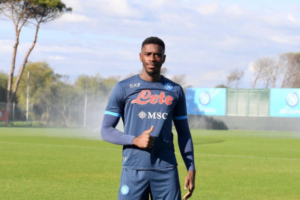 Napoli, il report dell’allenamento / Tuanzebe si allena in campo, terapie e palestra per Lozano item-thumbnail