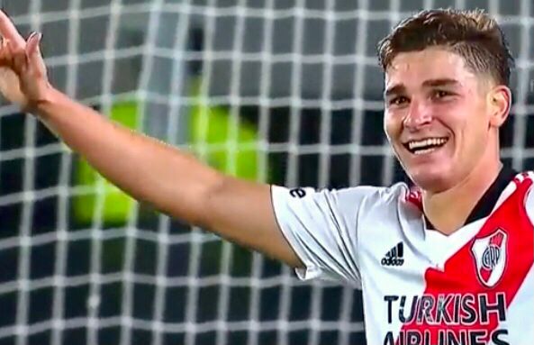Dalla Spagna: Napoli forte su Julian Alvarez, può pagare la clausola di 25 milioni al River Plate Dalla Spagna: Napoli forte su Julian Alvarez, può pagare la clausola di 25 milioni al River Plate
