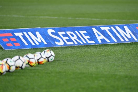 Serie A, il nuovo protocollo: fino a 8 positivi in squadra si gioca, con 9 l’Asl può bloccare tutto  