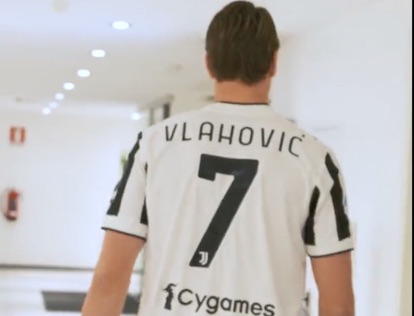 Vlahovic juventino perfetto, la Asl Toscana: «Ha violato la quarantena, rilevanza penale» Vlahovic juventino perfetto, la Asl Toscana: «Ha violato la quarantena, rilevanza penale»