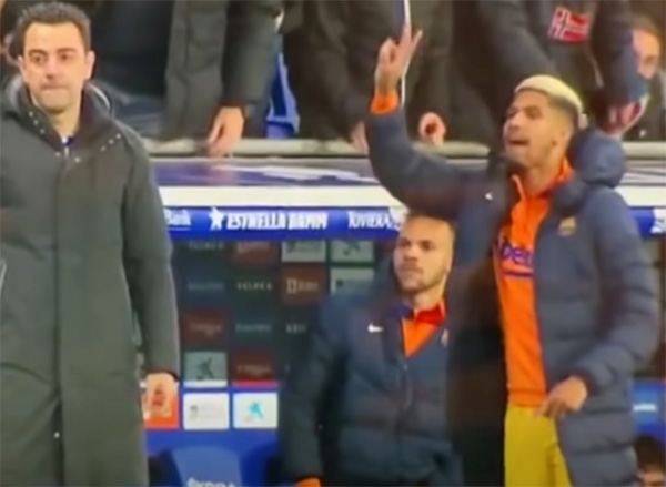 Barcellona, derby teso: Araujo ha augurato il ritorno in seconda serie all’Espanyol, poi si è scusato Barcellona, derby teso: Araujo ha augurato il ritorno in seconda serie all’Espanyol, poi si è scusato