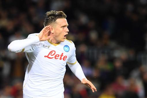 Zielinski in tribuna, niente Napoli-Fiorentina per lui (poi in realtà va in panchina)