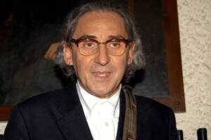Finardi: «Battiato era idolatrato da strafatti eppure non ha mai assunto droghe» item-thumbnail
