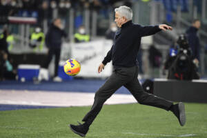 La Stampa: Mourinho provoca Pairetto: «Ti manda la Juve». Rischia tre turni di stop item-thumbnail