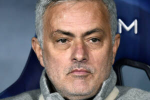 Mourinho: «non so se sono un grande comunicatore. Sono intelligente a sufficienza» item-thumbnail