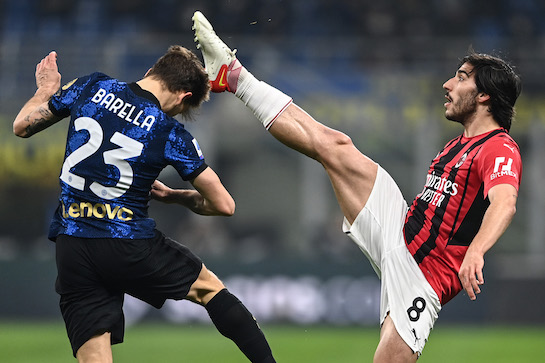 Testa a testa milanese per lo scudetto a 180′ dalla fine. Era successo solo altre due volte Testa a testa milanese per lo scudetto a 180′ dalla fine. Era successo solo altre due volte