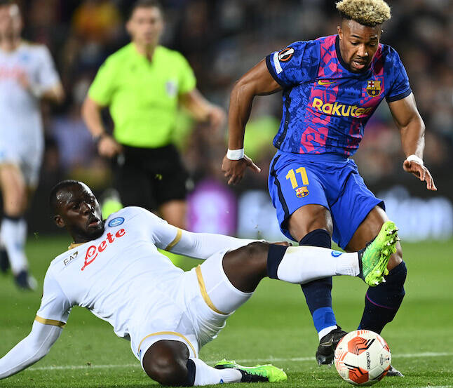 Il Napoli gioca da squadra e il Barcellona pareggia solo grazie a un rigore per fallo di mignolo Il Napoli gioca da squadra e il Barcellona pareggia solo grazie a un rigore per fallo di mignolo