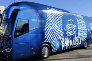 Napoli, il nuovo bus è dedicato a Maradona item-thumbnail