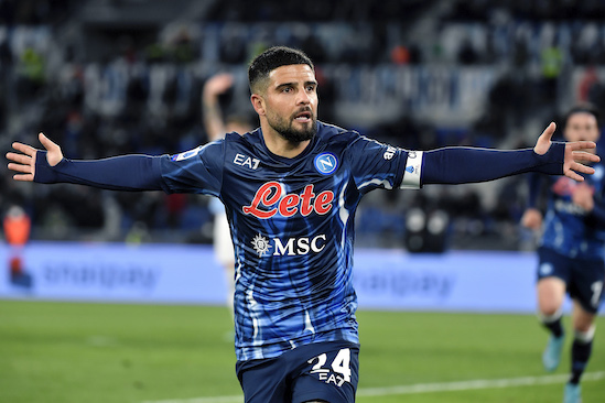 “Lazzaro, alzati e tira. Possibilmente non a giro”. Il Napoli risorge e va in testa al campionato “Lazzaro, alzati e tira. Possibilmente non a giro”. Il Napoli risorge e va in testa al campionato