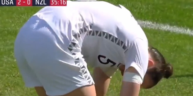 La giocatrice del Liverpool fa tre autogol in mezzora, il ct la sostituisce per pietà (VIDEO) La giocatrice del Liverpool fa tre autogol in mezzora, il ct la sostituisce per pietà (VIDEO)