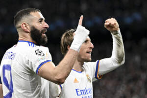L’ex medico del Real Madrid ha un sospetto sulle fasciature al polso dei giocatori: “Che nascondono?” item-thumbnail