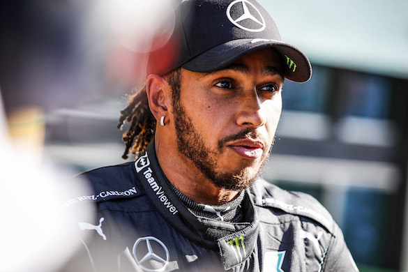 Hamilton va alla Ferrari per sfidare il mito di Schumacher ma rischia anche la rovina (Sueddeutche)