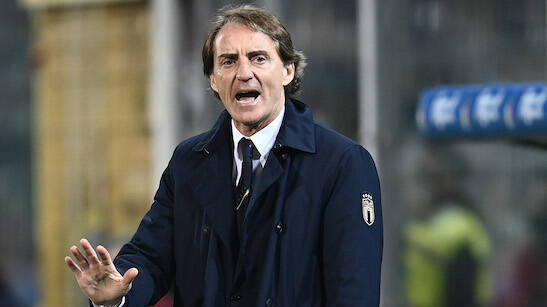 Mancini: «Quella di stasera è una partita difficile a livello mentale, dobbiamo chiedere scusa agli italiani»