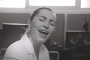 Serena Bracale: «Il mio amore per Pino Daniele è stato ricambiato nel duetto con Richard Bona» item-thumbnail