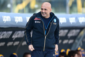 Il Foglio: il Napoli fa meno fatica a vincere che a conquistare una prima pagina item-thumbnail