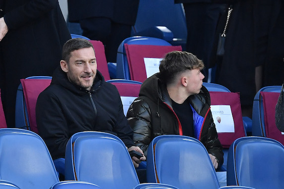 Totti: «Dybala è stato vicino alla Roma. C’è stata una chiacchierata, poi è svanito» Totti: «Dybala è stato vicino alla Roma. C’è stata una chiacchierata, poi è svanito»