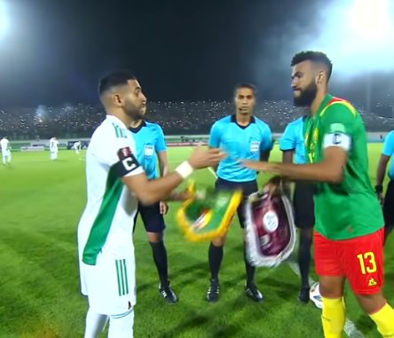 L’Algeria chiede di rigiocare lo spareggio Mondiale contro il Camerun: «Arbitraggio scandaloso» L’Algeria chiede di rigiocare lo spareggio Mondiale contro il Camerun: «Arbitraggio scandaloso»