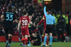 L'espulsione di Sanchez in Liverpool-Inter medina cantalejo
