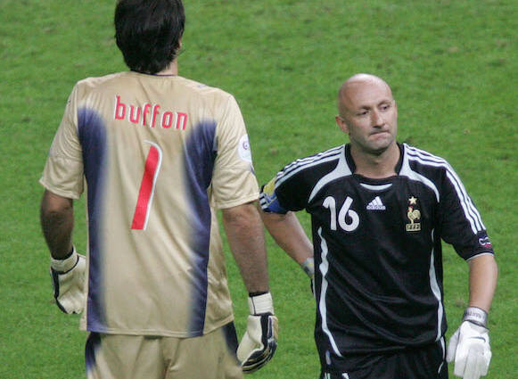 Barthez: «Hanno rovinato i portieri. Sono tutti uguali, giganti, con la fissazione di giocare con i piedi»