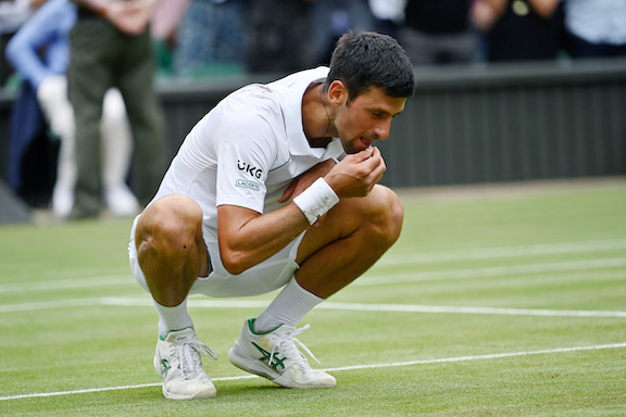 Berrettini e Cilic positivi, Djokovic (non vaccinato) dribbla il Covid a Wimbledon