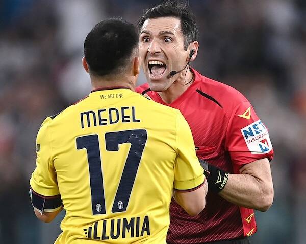 Grassani fa ridurre la squalifica a Medel grazie alla fotografia dell’arbitro Sacchi aggressivo