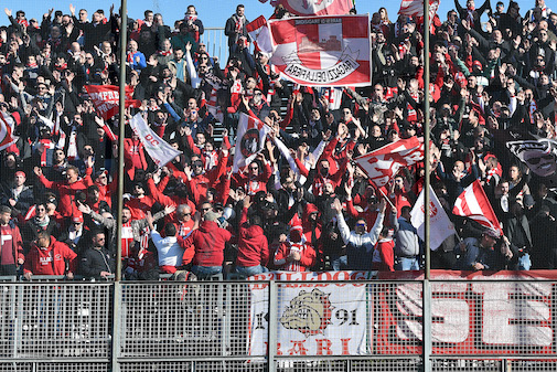 Bari-Cagliari, in 58mila al San Nicola a sperare nel ritorno in Serie A