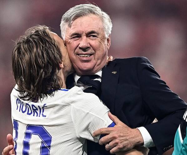 Modric: «Tutti andrebbero in guerra con Ancelotti, sia quelli che giocano che quelli che non lo fanno» Modric: «Tutti andrebbero in guerra con Ancelotti, sia quelli che giocano che quelli che non lo fanno»