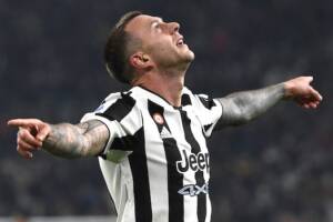 De Laurentiis: «Ho trattato personalmente Bernardeschi, vedremo. Con Cavani e Vecino mai avuto contatti» item-thumbnail