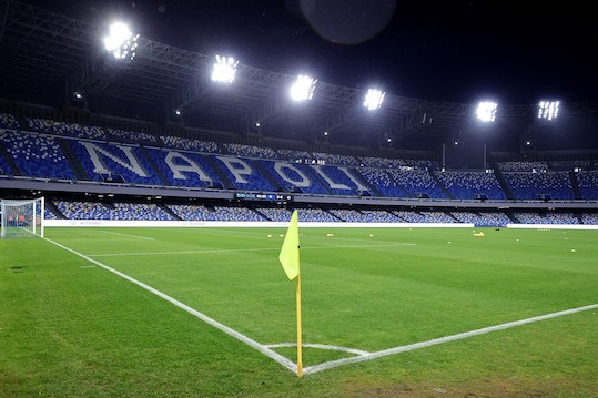 Napoli-Cagliari, il forte vento ritarda l’ingresso dei tifosi al Maradona