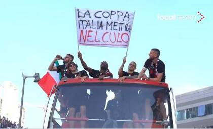 Lo striscione di Maignan e Krunic: «La Coppa Italia mettitela nel culo» (VIDEO)