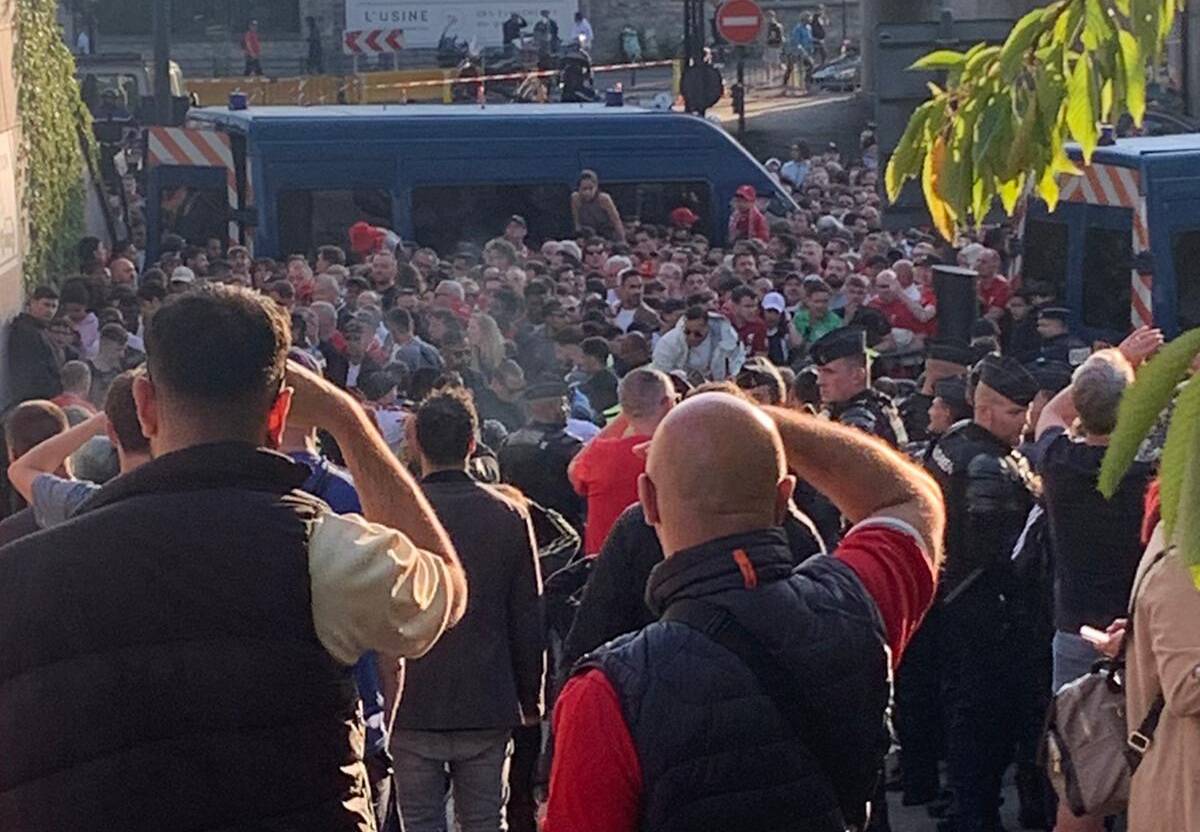 Stade de France, il ministro dell’Interno: «Bisognerà trarre conclusioni da questo fiasco»