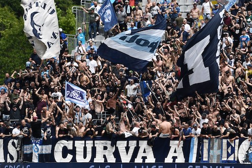 Il sito di Di Marzio: “prima del match aggressione degli spezzini a un bus degli ultras napoletani”