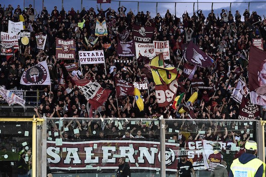 Gli ultras della Salernitana: “Tifosi del Napoli, non festeggiate a Salerno lo scudetto”