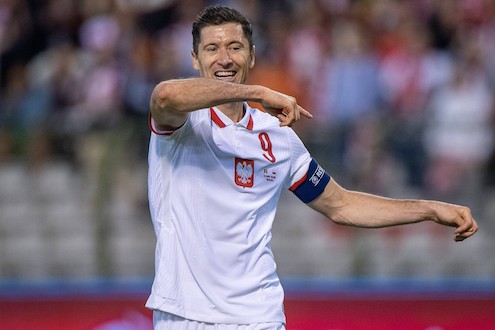 Lewandowski al Barcellona per 50 milioni. Farà Mané la prima punta o il Bayern andrà su Osimhen?