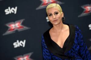 Malika Ayane: «Macino km di notte per tornare da mia figlia: se lo fa un uomo è un super papà…» item-thumbnail
