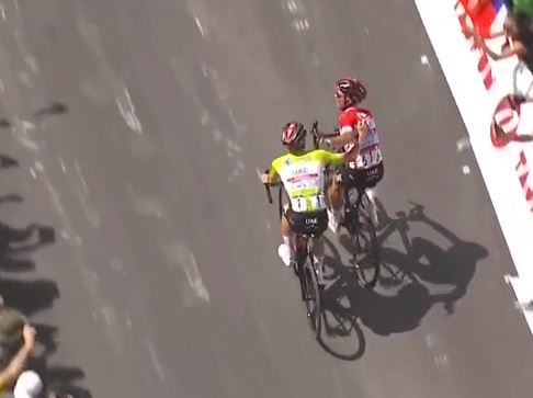 Giro di Slovenia, Majka e Pogacar si giocano la vittoria di tappa alla morra cinese (VIDEO)