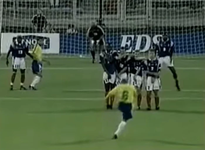 roberto carlos tiro da lontano
