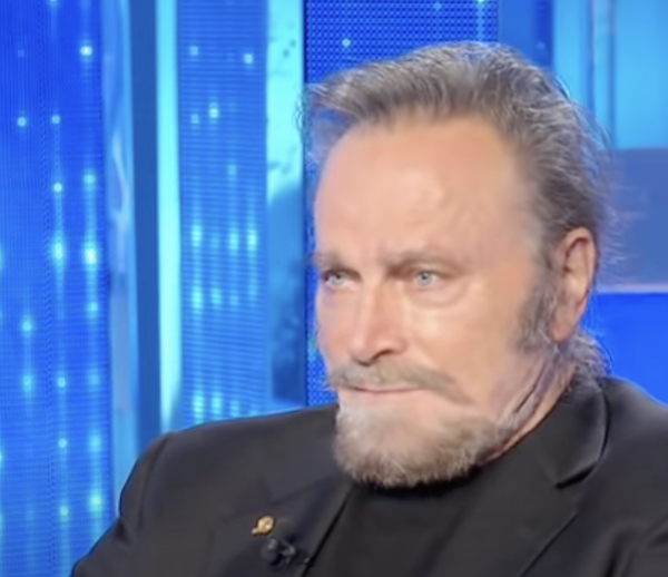 Franco Nero: «Negli Stati Uniti sono ipocriti: ti rompono se fumi una sigaretta all’aperto, poi pippano a sfare» Franco Nero: «Negli Stati Uniti sono ipocriti: ti rompono se fumi una sigaretta all’aperto, poi pippano a sfare»