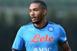 Napoli, Juan Jesus interrompe l’allenamento per un lieve risentimento alla coscia item-thumbnail
