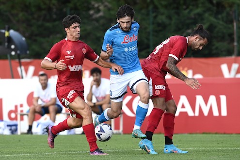 Quando parla il campo, il Napoli va decisamente meglio: 4-1 al Perugia, altra perla di Kvaratskhelia