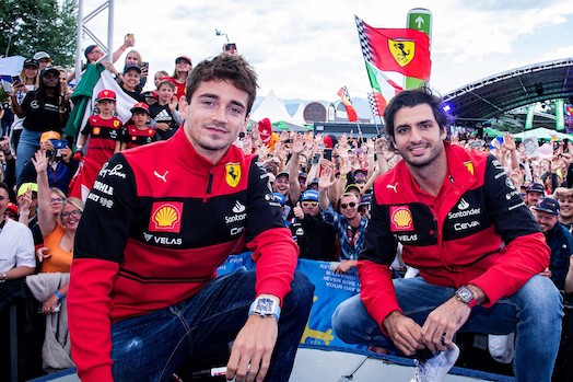 Sainz l’uomo che accarezza le gomme, è questa la differenza con Leclerc (Corsera)