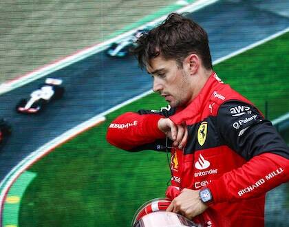 Leclerc, messaggio alla Ferrari: «Carlos preferisce più sottosterzo, io sovrasterzo. Non cambierò stile»