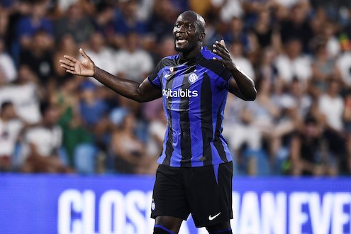 Inter, Lukaku ha una distrazione ai flessori della coscia. Salterà il derby