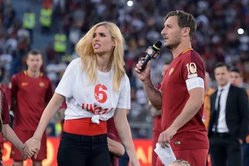 Totti spiega il cazzotto a Colonnese: «Mi disse ‘Tanto Cristian non è tuo’» Totti spiega il cazzotto a Colonnese: «Mi disse ‘Tanto Cristian non è tuo’»
