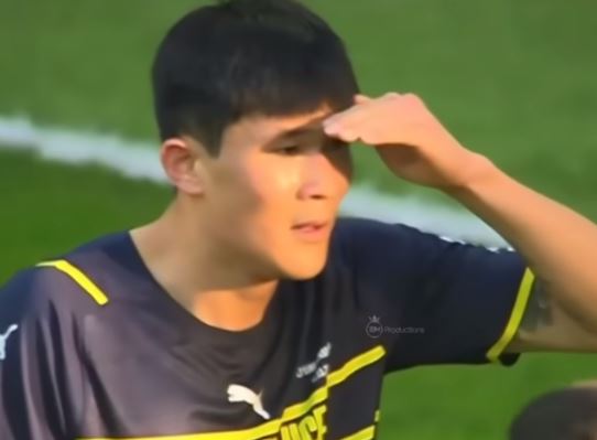 Kim Min-Jae, l’agente: «Abbiamo raggiunto l’accordo col Napoli, questa settimana le firme» Kim Min-Jae, l’agente: «Abbiamo raggiunto l’accordo col Napoli, questa settimana le firme»