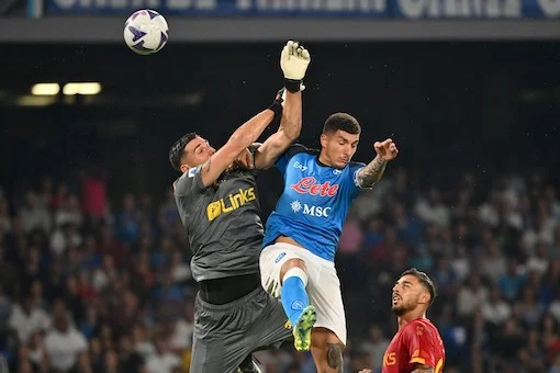 Napoli interessato a Falcone del Lecce come vice Meret (Schira) Napoli interessato a Falcone del Lecce come vice Meret (Schira)