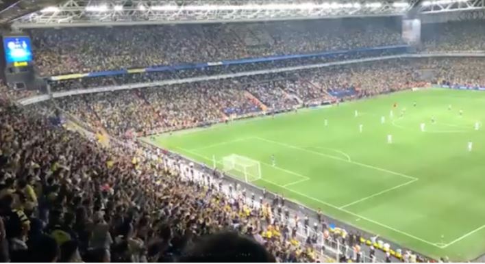 Cori pro-Putin, la Uefa multa il Fenerbahce e decreta la chiusura parziale dello stadio Cori pro-Putin, la Uefa multa il Fenerbahce e decreta la chiusura parziale dello stadio