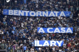 i tifosi della lazio sfottono totti