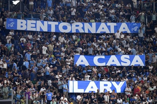 i tifosi della lazio sfottono totti